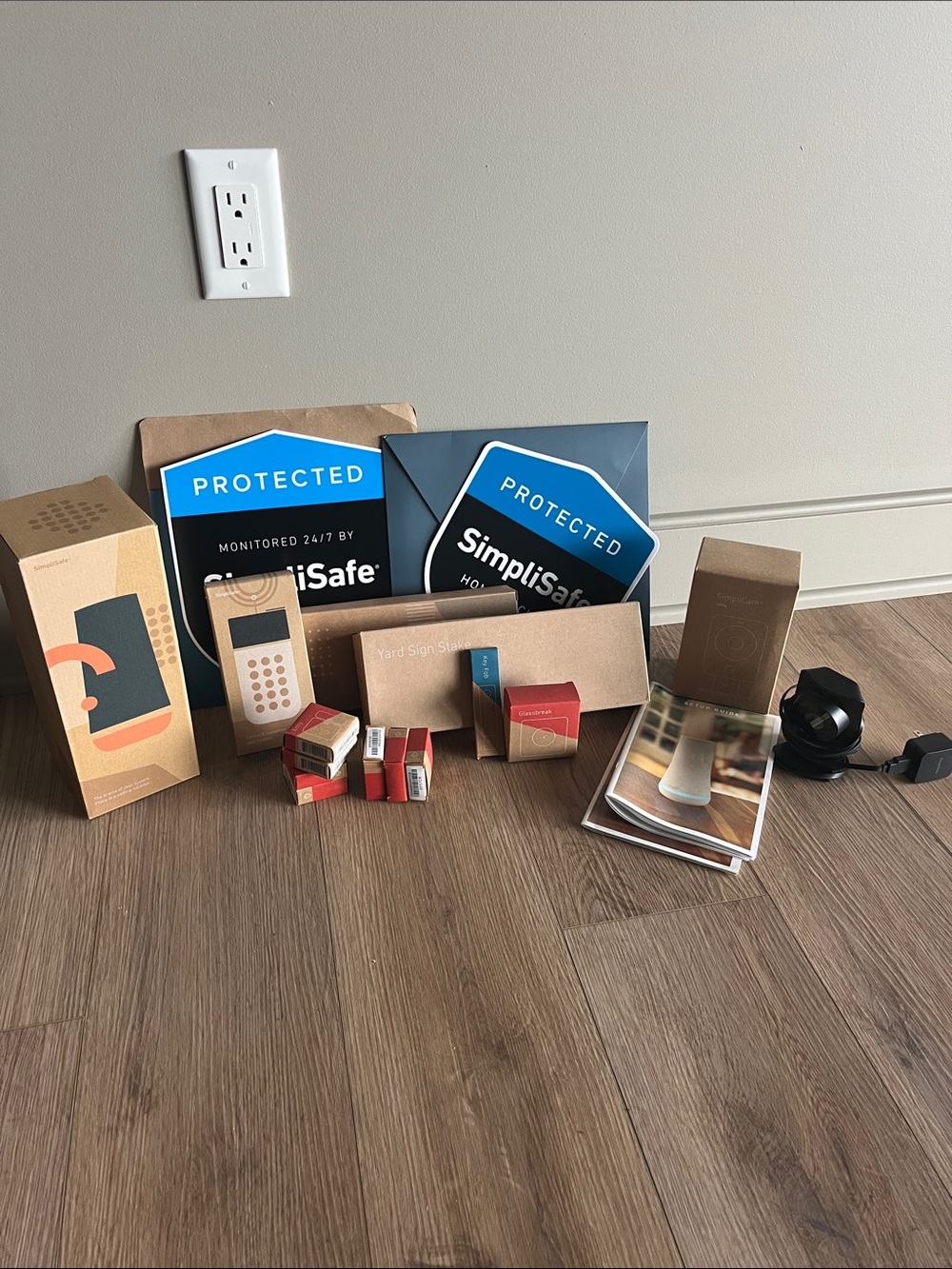 SimpliSafe Security System - NO SMOKE DETECTORS